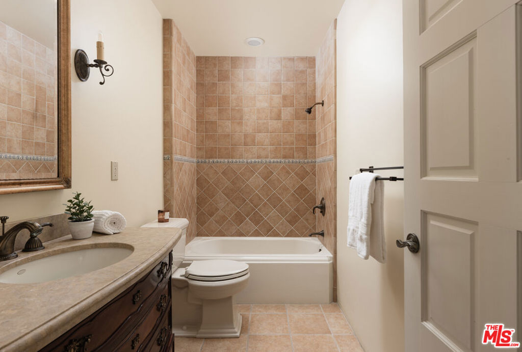 4585 Vieja Drive Property Photo 19