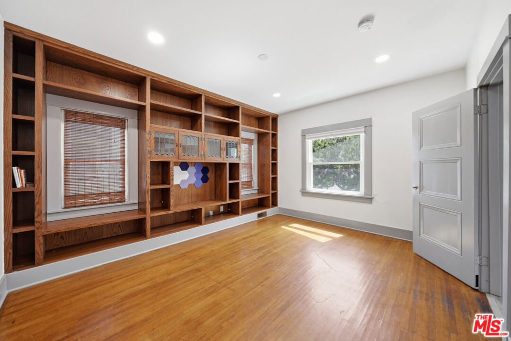 613 N Lucerne Boulevard Property Photo 6