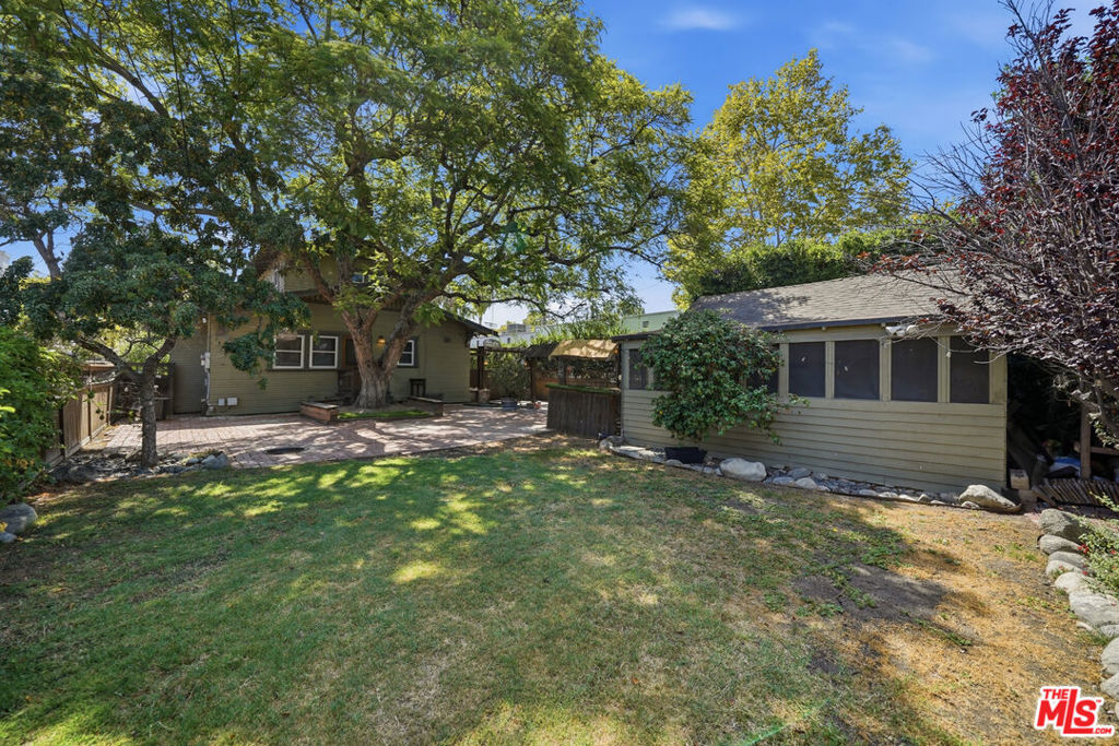 613 N Lucerne Boulevard Property Photo 9