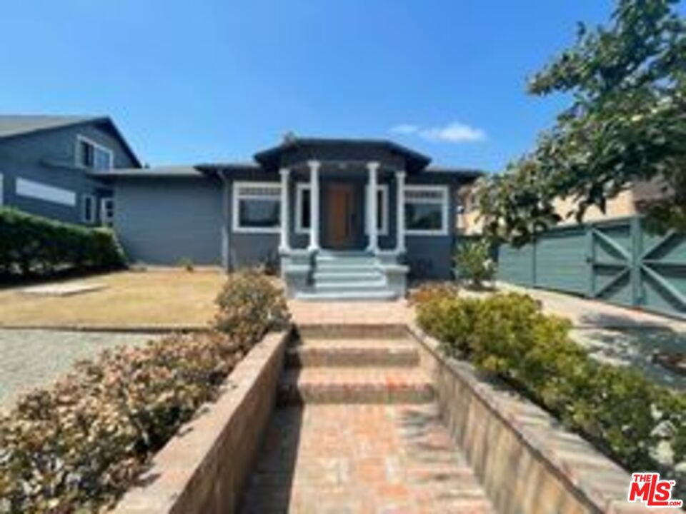 821 N Harvard Boulevard Property Photo 1
