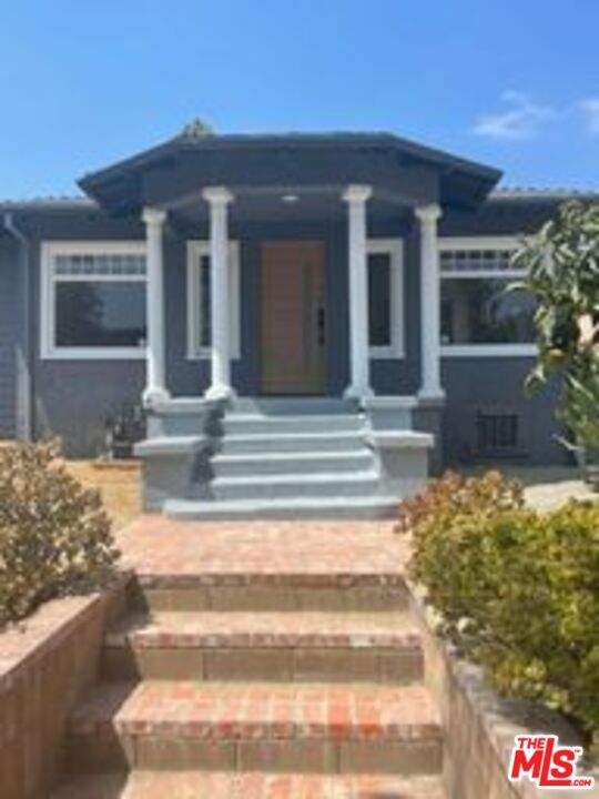821 N Harvard Boulevard Property Photo 2