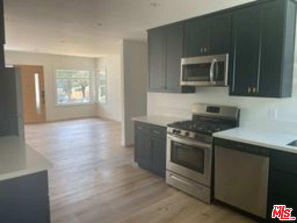 821 N Harvard Boulevard Property Photo 8