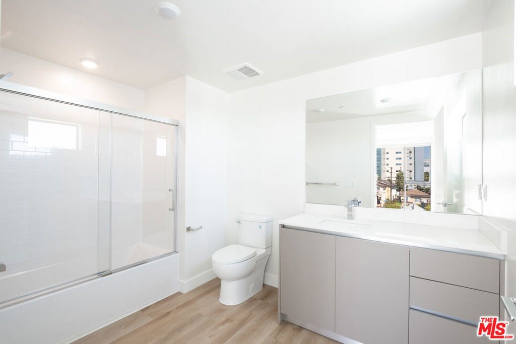 1126 N Cornwell Street 210 Property Photo 8