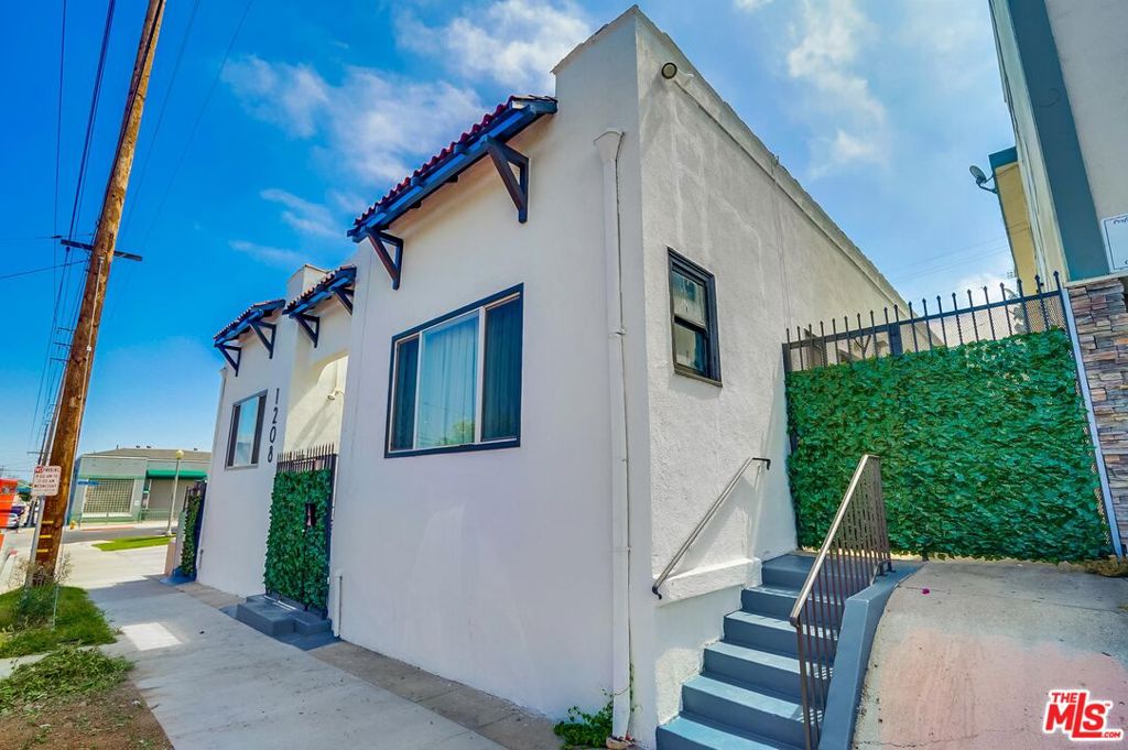 1208 Daisy Avenue Property Photo 3