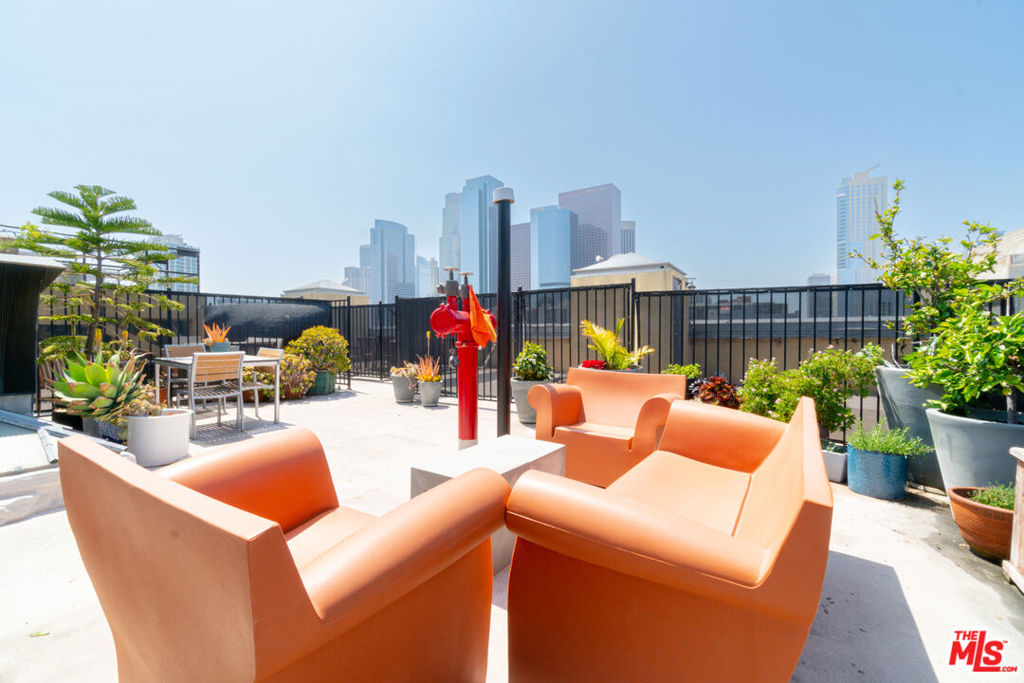 108 W 2nd Street 313 Property Photo 42
