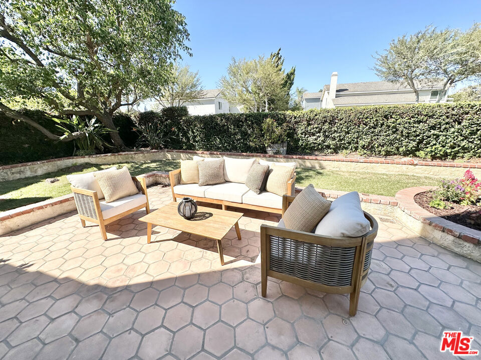12419 Willow Hill Drive Property Photo 6