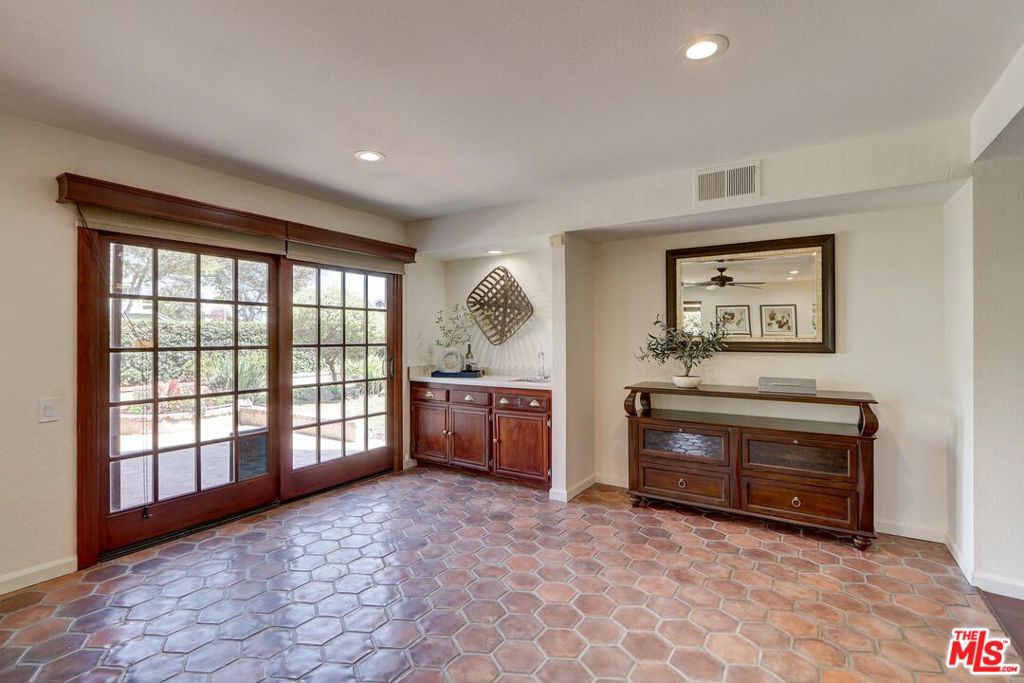 12419 Willow Hill Drive Property Photo 17