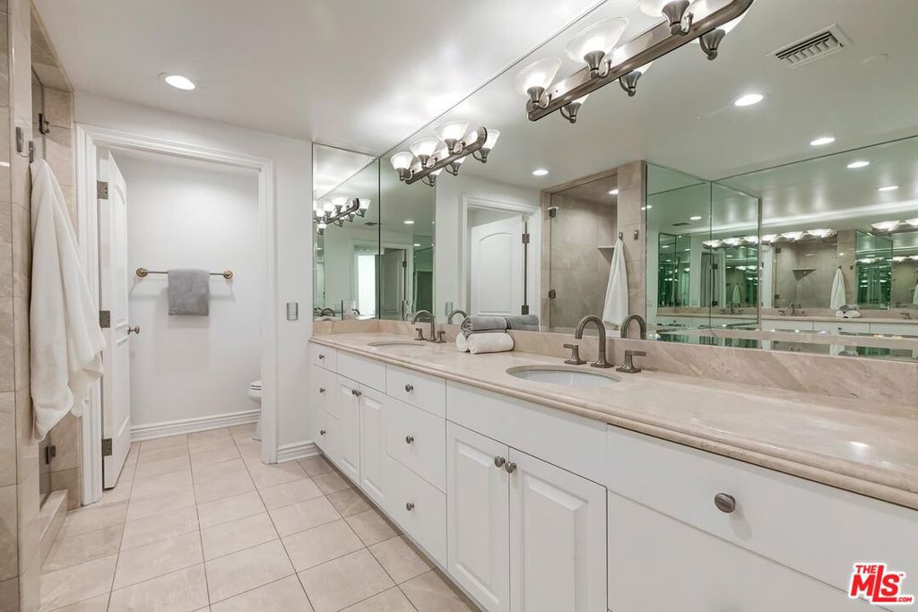 430 N Oakhurst Drive 202 Property Photo 20