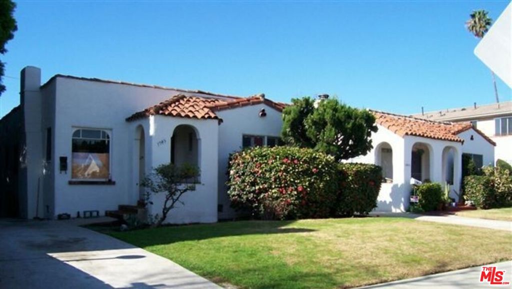 1945 Barry Avenue Property Photo 1