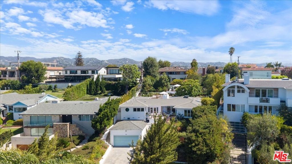 867 Berkeley Street Property Photo 36