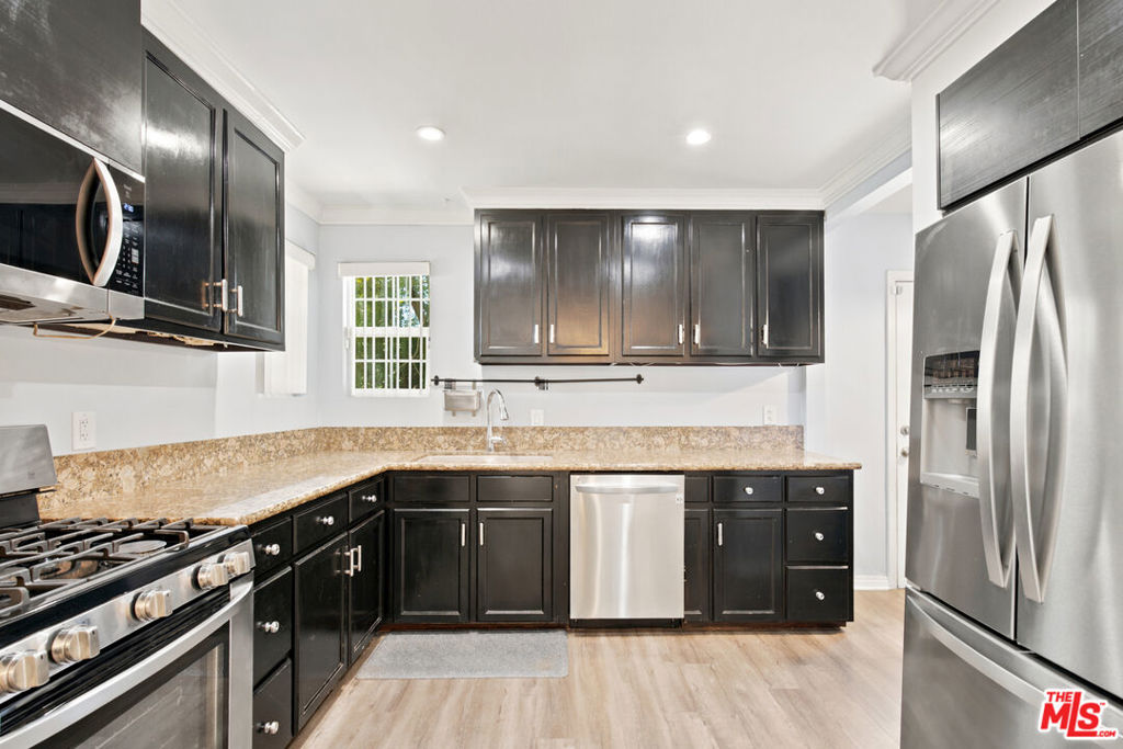 7048 Zelzah Avenue Property Photo 12