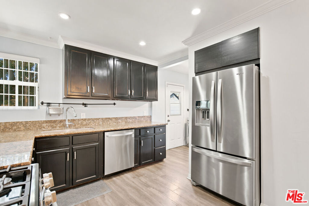 7048 Zelzah Avenue Property Photo 13