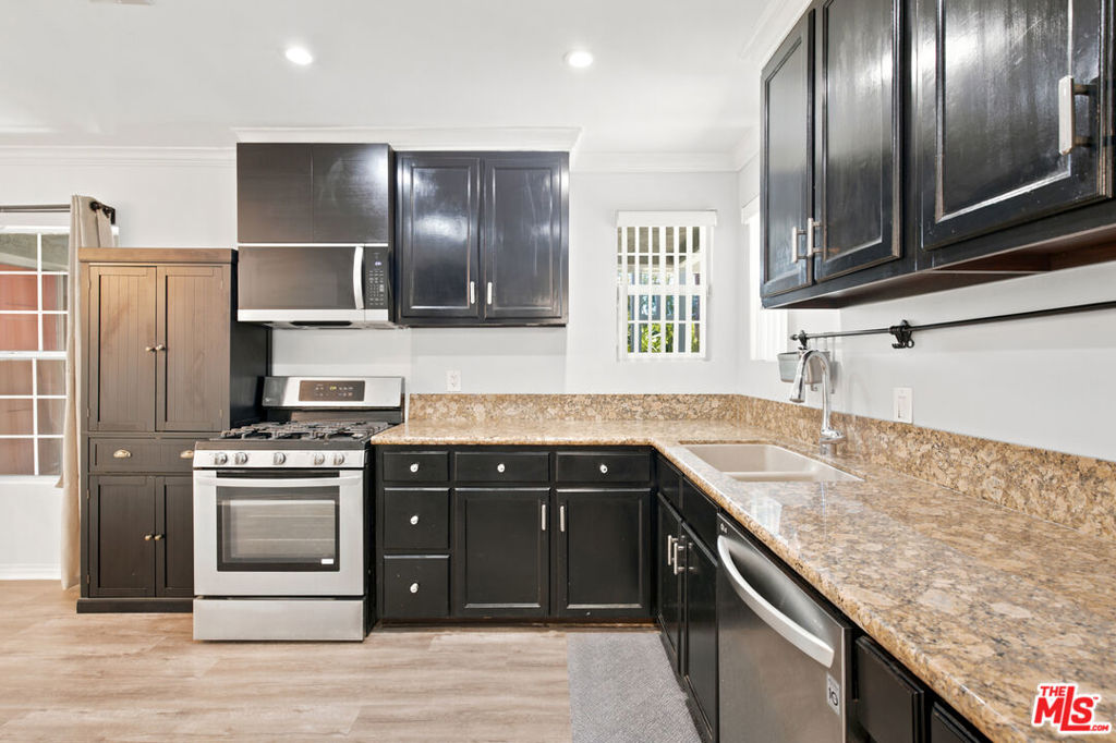 7048 Zelzah Avenue Property Photo 14