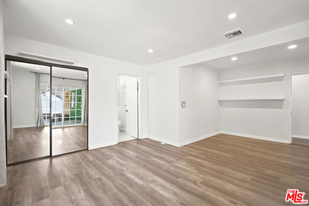 7048 Zelzah Avenue Property Photo 19