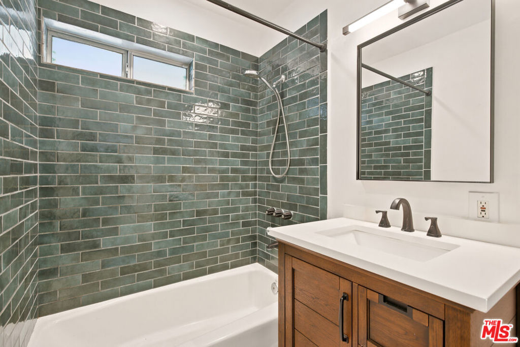 7048 Zelzah Avenue Property Photo 23