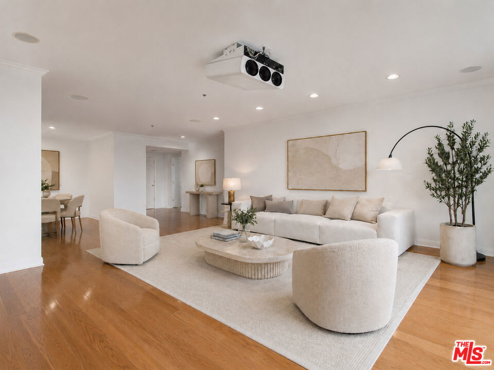 10724 Wilshire Boulevard 1001 Property Photo 2