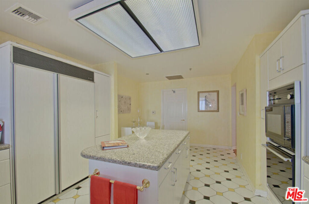 10724 Wilshire Boulevard 1001 Property Photo 7