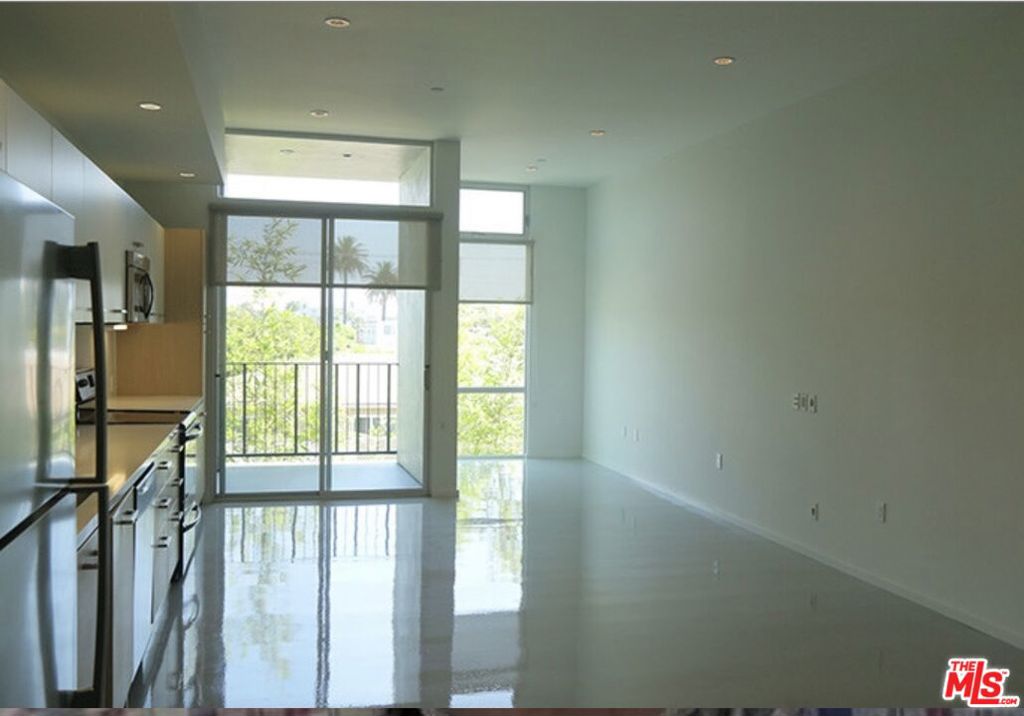 1107 Venice 201 Property Photo 2