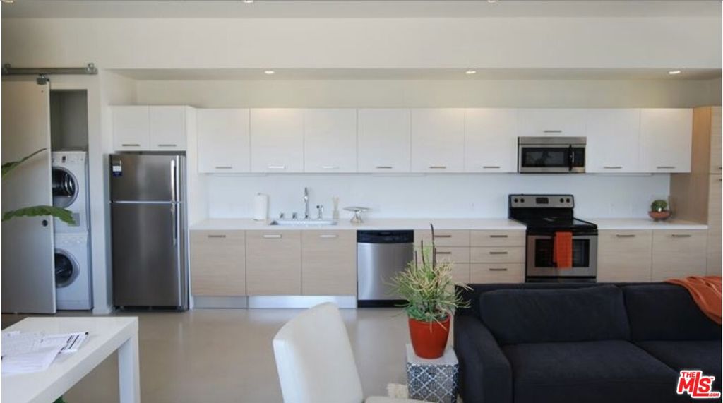 1107 Venice 201 Property Photo 3