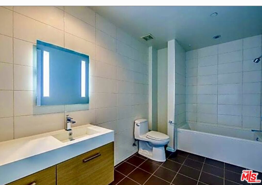 1107 Venice 201 Property Photo 10