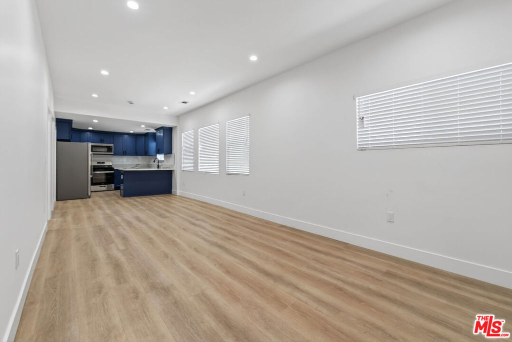 678 E 45th Street Property Photo 3