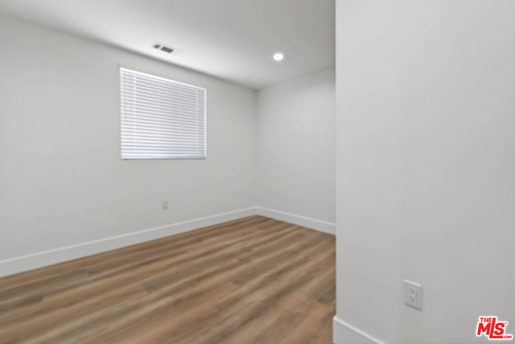 678 E 45th Street Property Photo 10