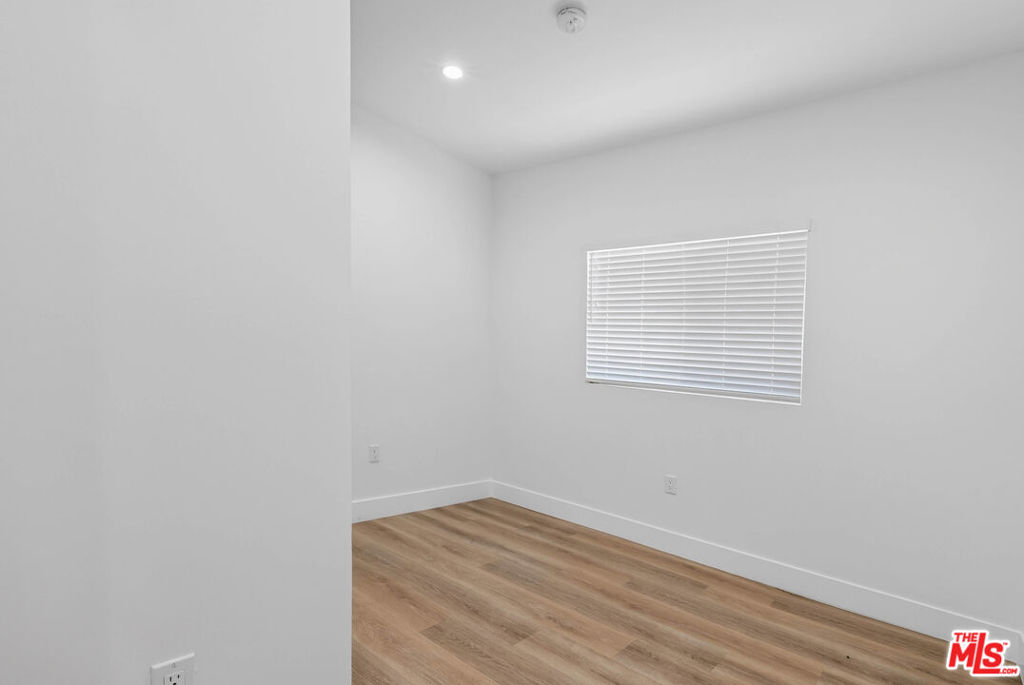 678 E 45th Street Property Photo 12