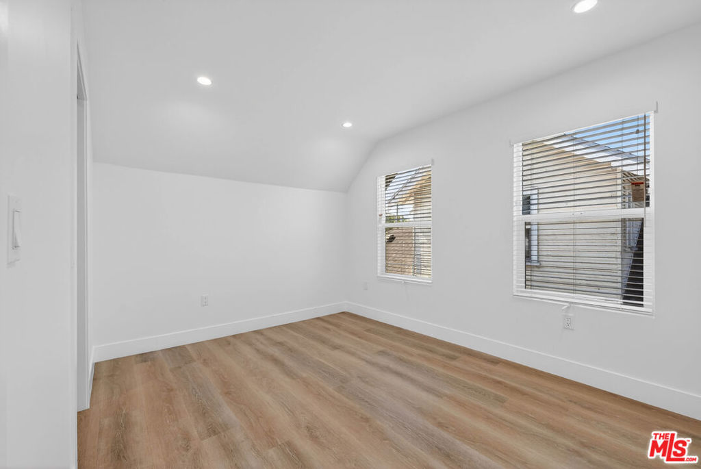 678 E 45th Street Property Photo 15
