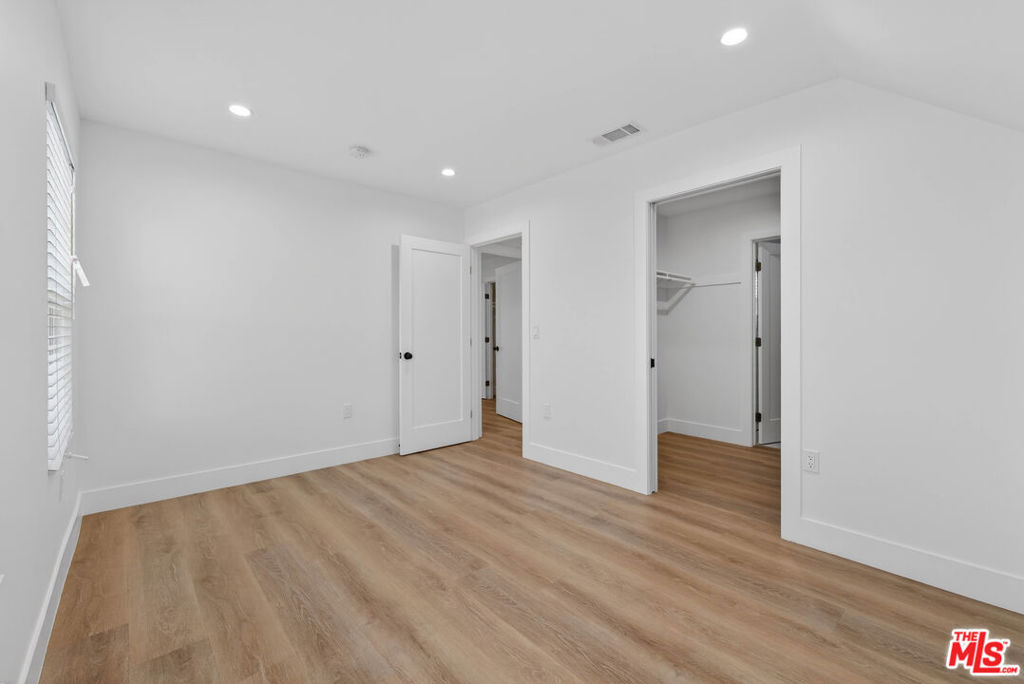 678 E 45th Street Property Photo 16