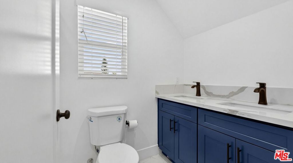 678 E 45th Street Property Photo 18