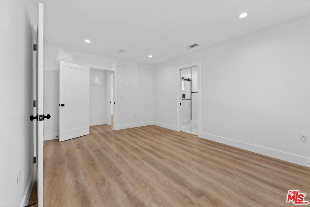 678 E 45th Street Property Photo 21