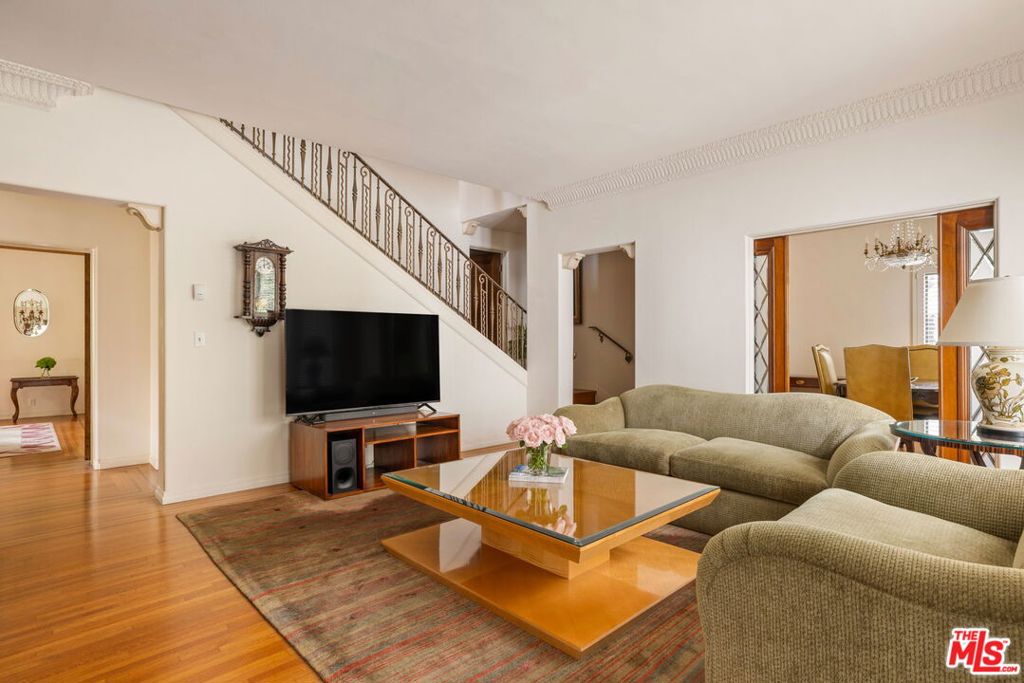 191 S Hudson Avenue Property Photo 33