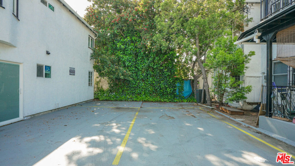 6112 Saturn Street Property Photo 8