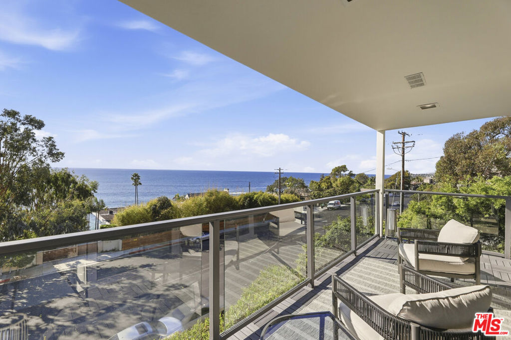 2442 S Coast Highway 3 Property Photo 9