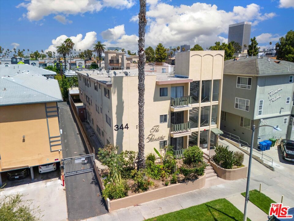 344 S Hobart Boulevard Property Photo 3