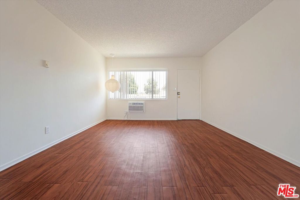 344 S Hobart Boulevard Property Photo 6