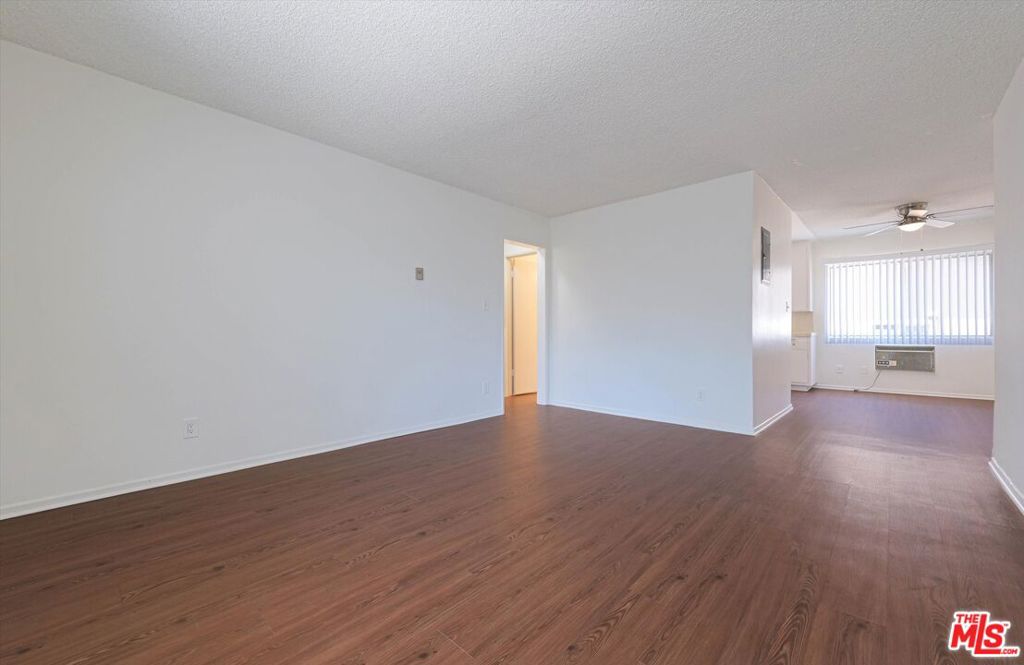 344 S Hobart Boulevard Property Photo 11