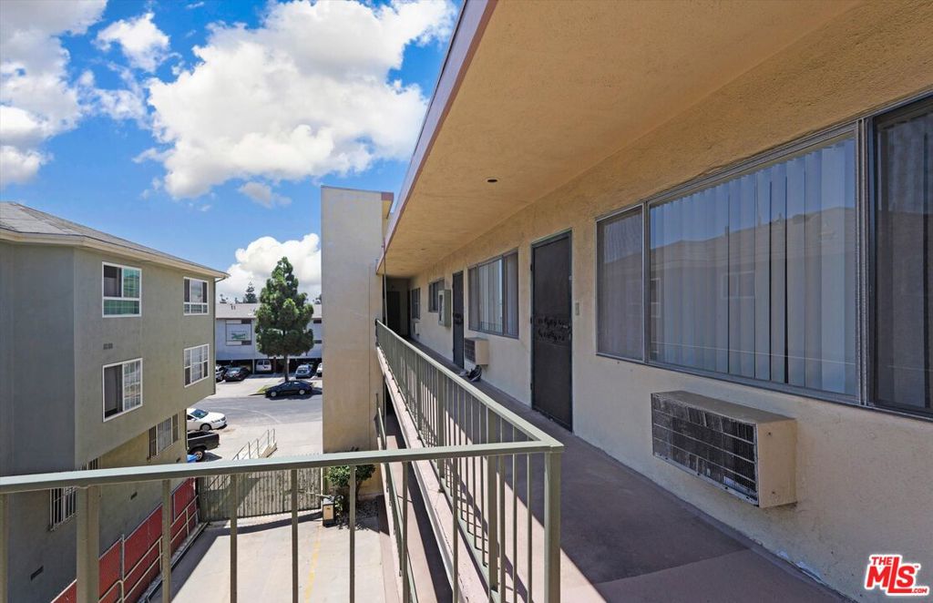 344 S Hobart Boulevard Property Photo 19