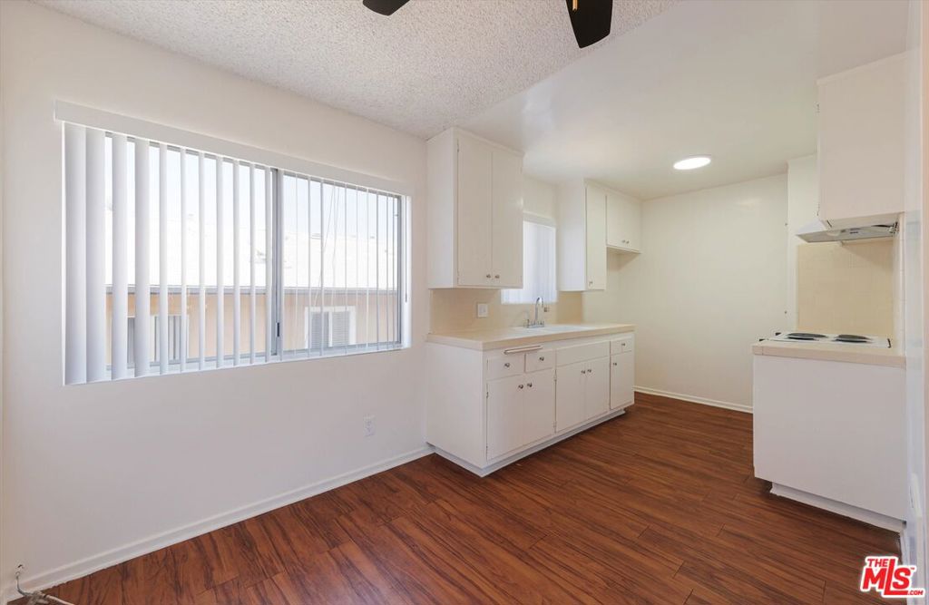 344 S Hobart Boulevard Property Photo 24
