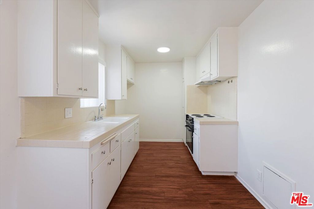 344 S Hobart Boulevard Property Photo 25