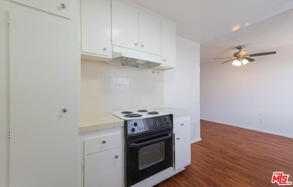 344 S Hobart Boulevard Property Photo 27