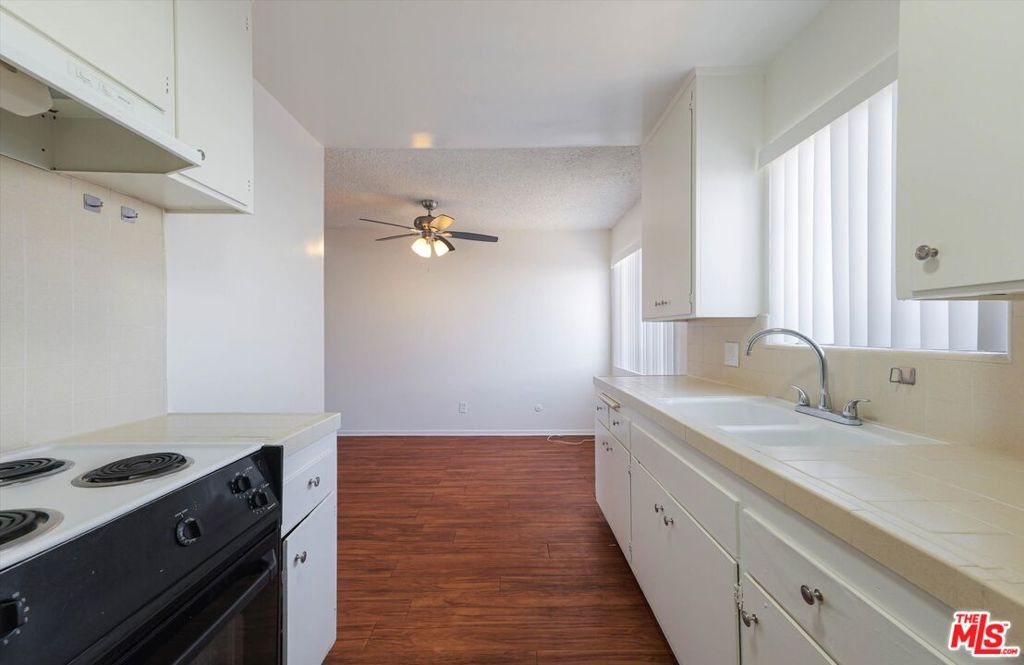 344 S Hobart Boulevard Property Photo 28