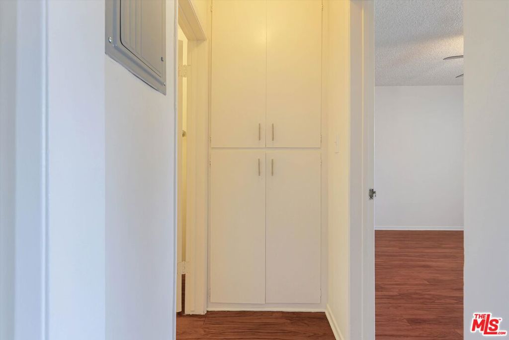 344 S Hobart Boulevard Property Photo 31