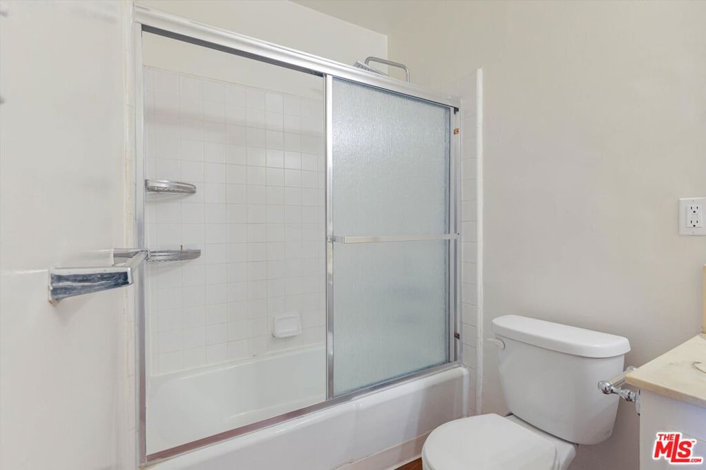 344 S Hobart Boulevard Property Photo 32