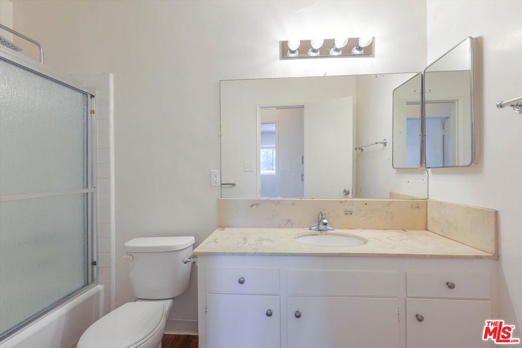 344 S Hobart Boulevard Property Photo 33