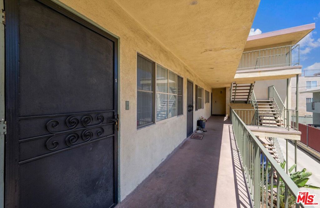 344 S Hobart Boulevard Property Photo 40