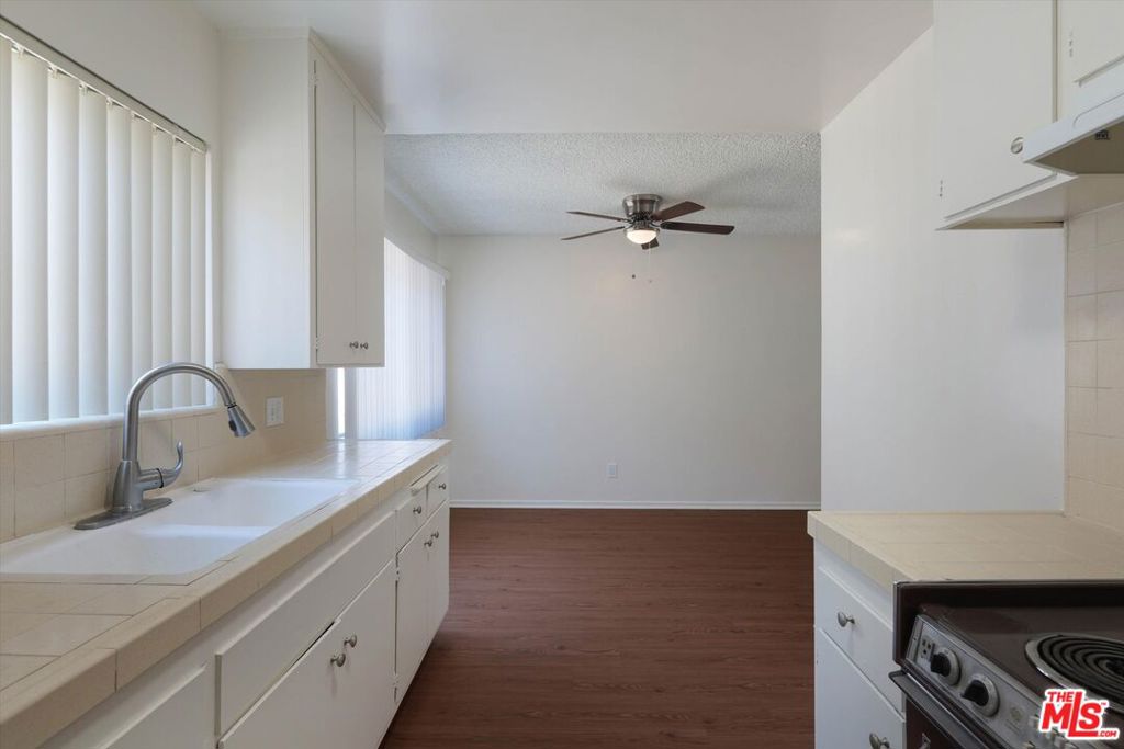 344 S Hobart Boulevard Property Photo 46