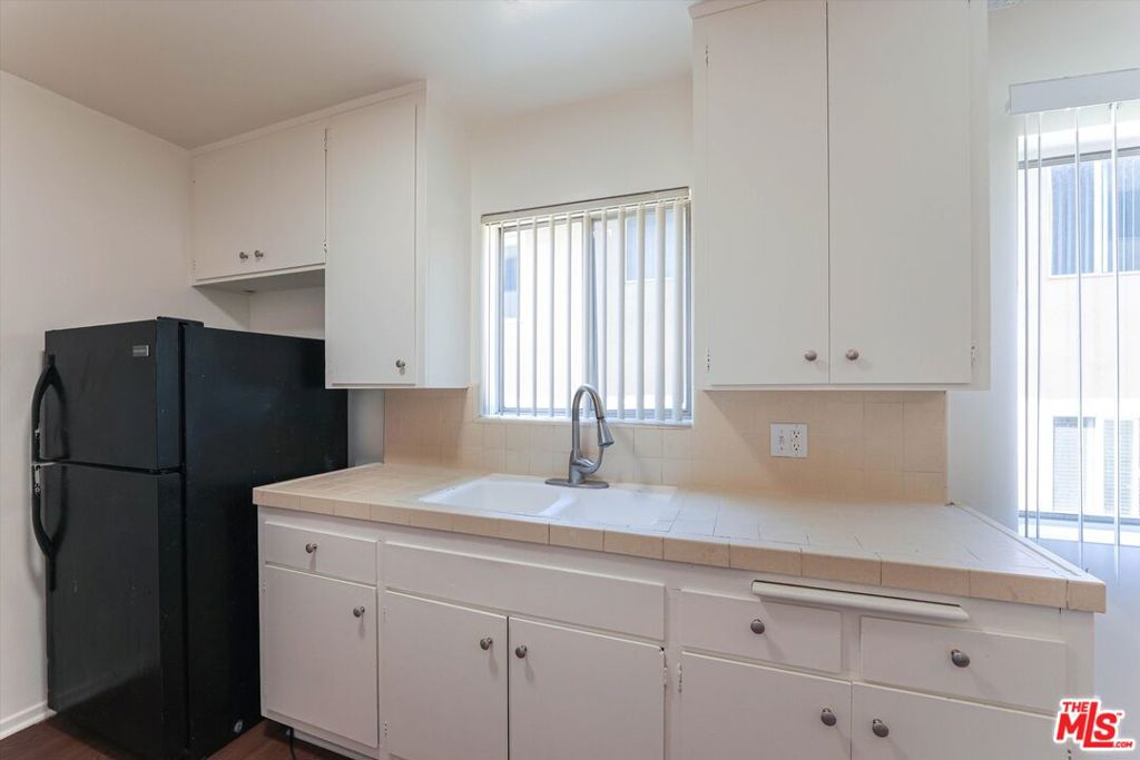 344 S Hobart Boulevard Property Photo 48