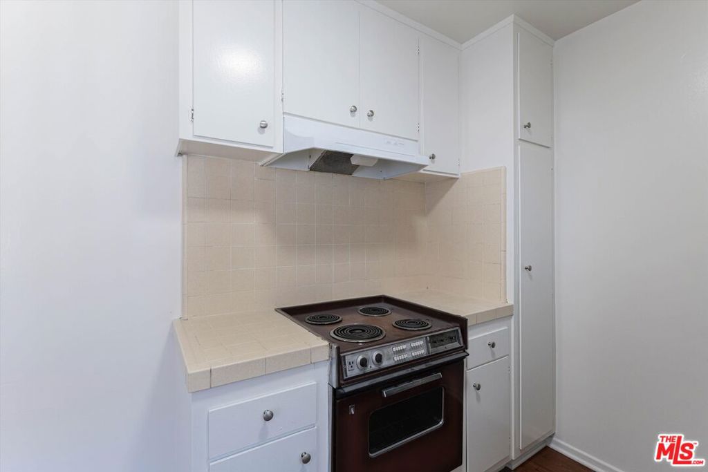 344 S Hobart Boulevard Property Photo 49