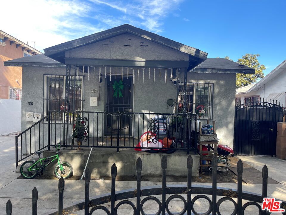 915 E 76th Place Property Photo 1